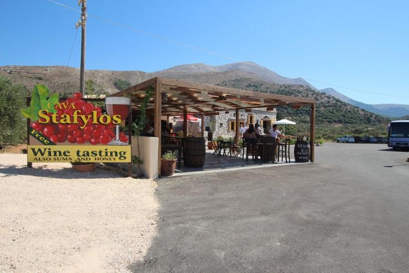 ΚΑΒΑ ΠΟΤΩΝ ΟΙΝΟΠΟΙΙΑ ΠΟΤΟΠΟΙΙΑ CAVA STAFYLOS ΕΜΠΩΝΑΣ ΡΟΔΟΣ ΤΣΟΥΚΑΛΑ ΤΣΑΜΠΙΚΑ