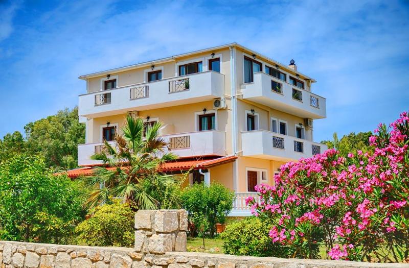 ΕΞΟΠΛΙΣΜΕΝΑ ΕΝΟΙΚΙΑΖΟΜΕΝΑ ΔΩΜΑΤΙΑ ANDRIANI & MICHALIS STUDIOS ΒΑΣΙΛΙΚΟΣ ΠΟΡΤΟ ΡΩΜΑ ΖΑΚΥΝΘΟΣ