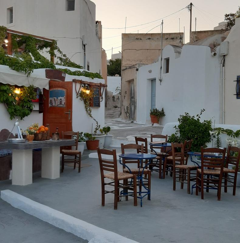 ΚΑΦΕΤΕΡΙΑ ΜΕΖΕΔΟΠΩΛΕΙΟ ΟΥΖΕΡΙ THE OLDER BARBER SHOP ΕΜΠΟΡΕΙΟ ΣΑΝΤΟΡΙΝΗ