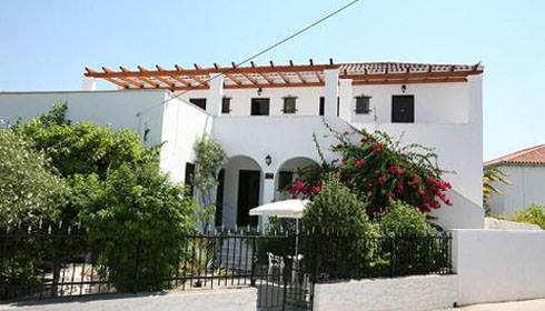 ΕΝΟΙΚΙΑΖΟΜΕΝΑ ΔΩΜΑΤΙΑ ΔΙΑΜΕΡΙΣΜΑΤΑ ΔΙΑΜΟΝΗ VILLA KRIEZI ΣΠΕΤΣΕΣ ΑΤΤΙΚΗ ΡΟΥΣΣΟΣ Ι. ΜΠΟΥΦΗ ΑΙΚ. ΙΚΕ